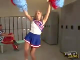 Fleksibel cheerleders and seragam sluts in hardcore fun
