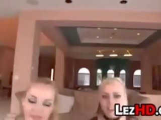 Trei lesbiană cățelele