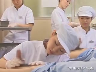 Japonais infirmière siphonage foutre dehors de en chaleur piquer
