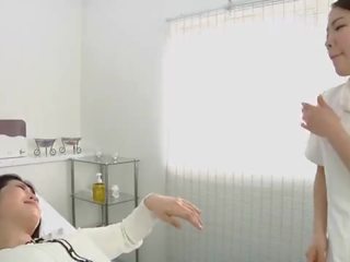 Japonská lesbička beguiling plivání masáž klinika subtitled