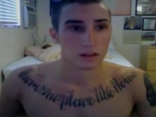 Viehättävä tatuoitu hunk- osa 2 päällä gayboyscam.com