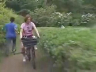 Japanska husmor masturbated medan ridning en specially modified x topplista video- bike!